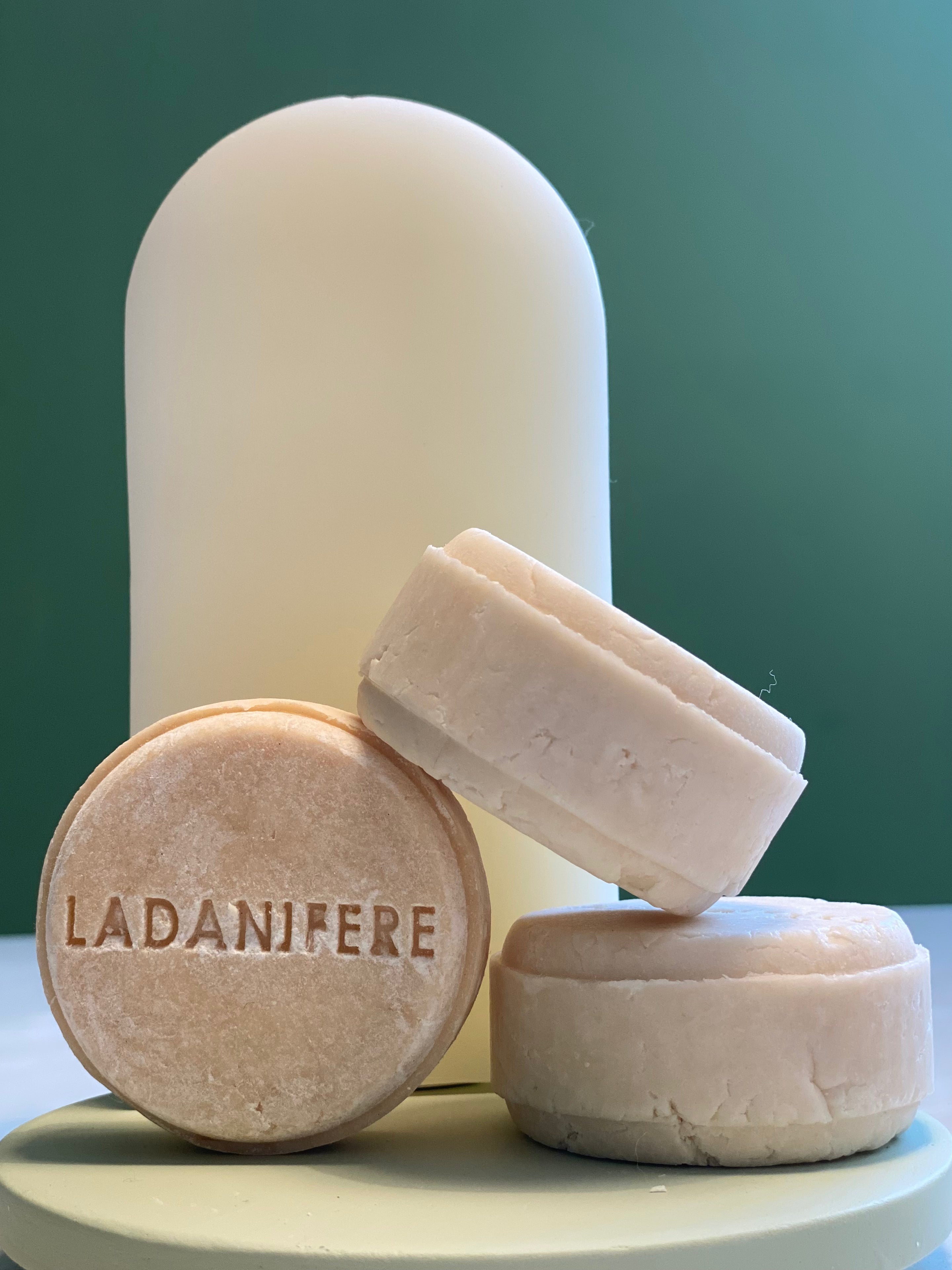 Oat Protein & Palmarosa Shampoo Bar with Vitamin B5 & Chamomile